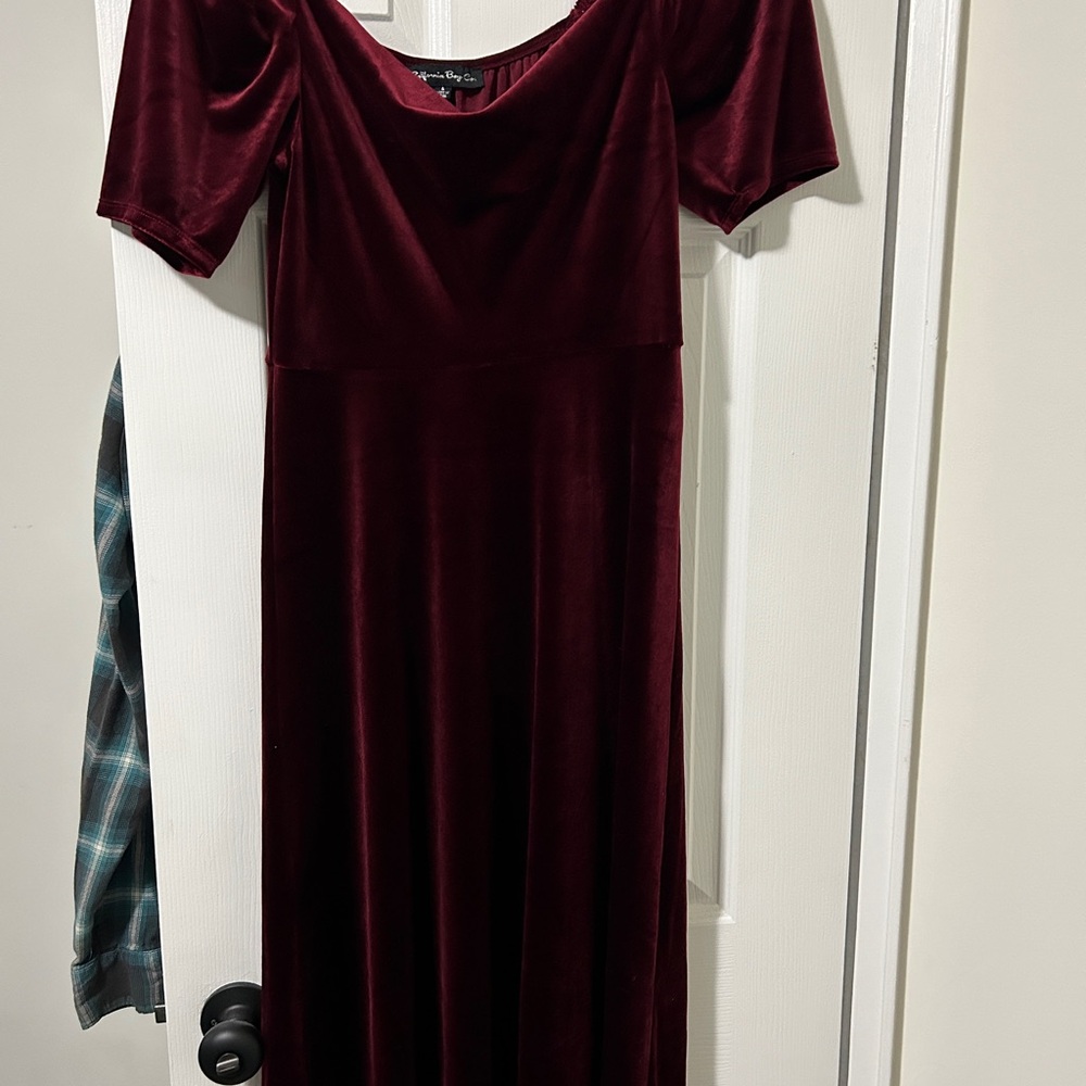 Ava & Viv Deep Red Velvet Short Sleeve Dress